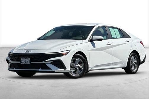 2025 Hyundai ELANTRA SE