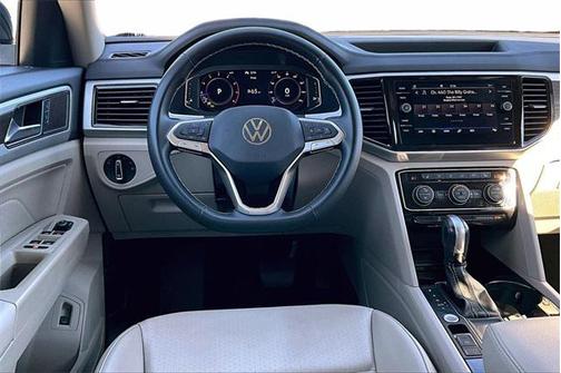 2022 Volkswagen Atlas 2.0T SE w/Technology