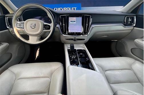 2024 Volvo S60 B5 Core Dark Theme