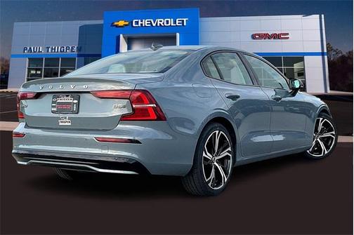 2024 Volvo S60 B5 Core Dark Theme