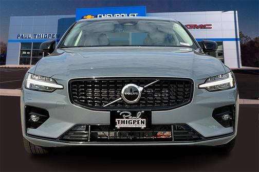 2024 Volvo S60 B5 Core Dark Theme