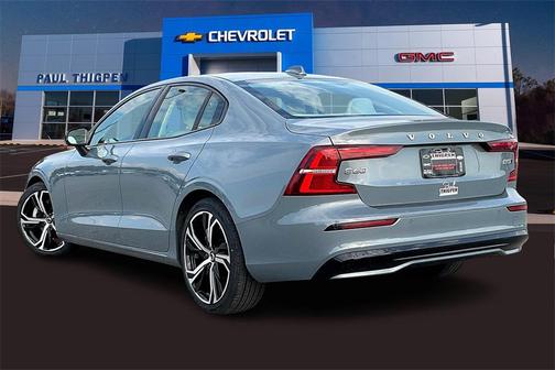 2024 Volvo S60 B5 Core Dark Theme