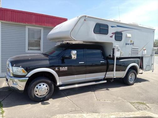 2017 RAM 3500 Laramie Crew Cab 4x4 8' Box