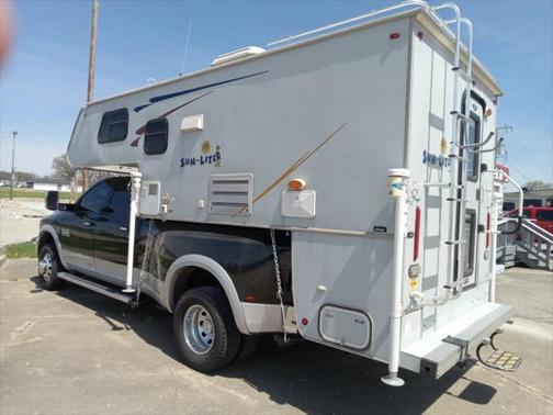 2017 RAM 3500 Laramie Crew Cab 4x4 8' Box