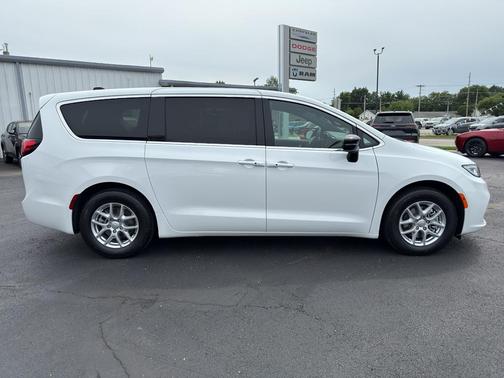 2025 Chrysler Pacifica L
