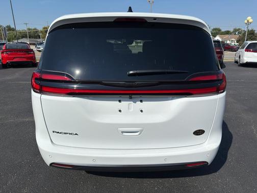 2026 Chrysler Pacifica L