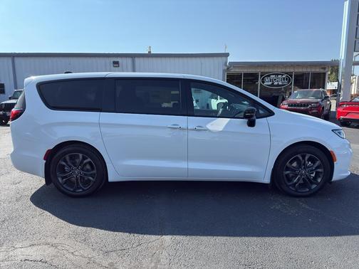 2026 Chrysler Pacifica L