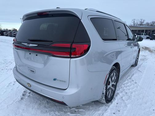 2024 Chrysler Pacifica L