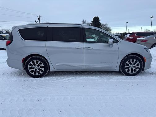 2024 Chrysler Pacifica L