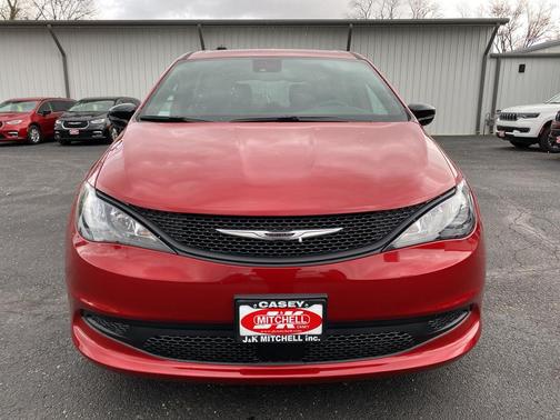 2025 Chrysler Voyager LX