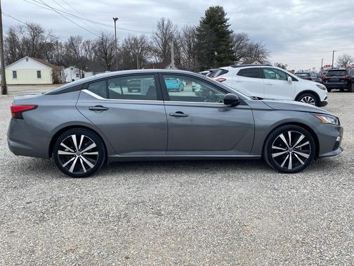 2022 Nissan Altima SR FWD