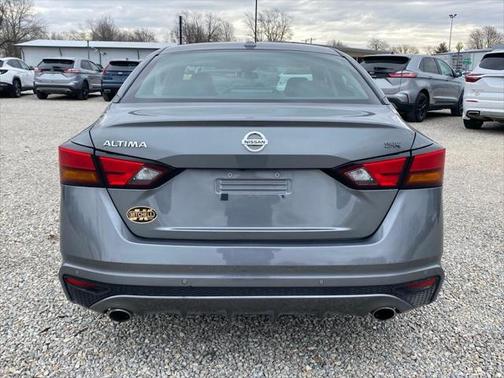 2022 Nissan Altima SR FWD