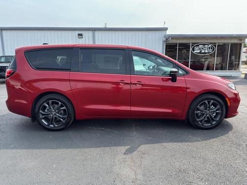 2026 Chrysler Pacifica L