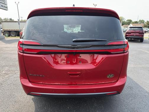 2026 Chrysler Pacifica L