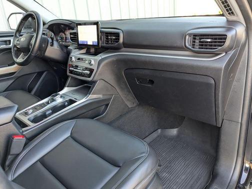 AGATE BLACK METALLIC 2023 Ford Explorer XLT