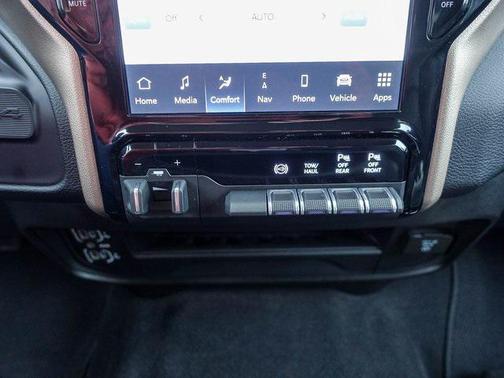 2024 RAM 2500 Laramie Crew Cab 4x4 6'4' Box