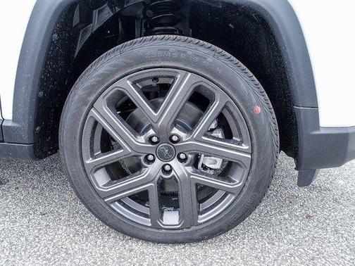 Bright White Clearcoat 2026 Jeep Compass Latitude