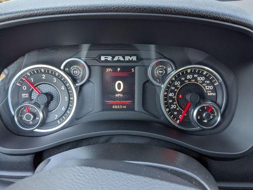 2024 RAM 2500 Tradesman Crew Cab 4x4 6'4' Box