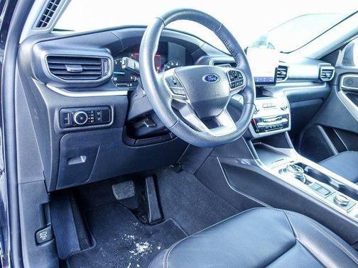 AGATE BLACK METALLIC 2023 Ford Explorer XLT