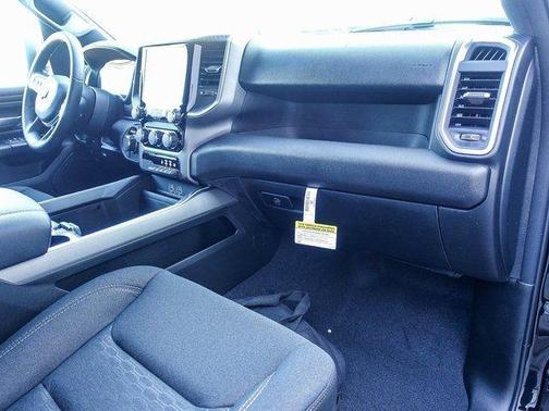 Diamond Black Crystal Pearlcoat 2026 RAM 1500 Express