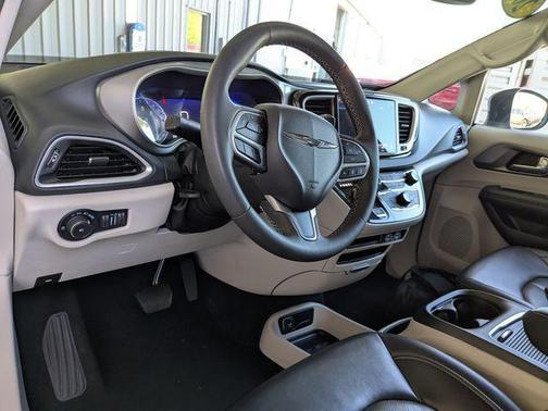 Silver Mist Clearcoat 2023 Chrysler Pacifica Touring L