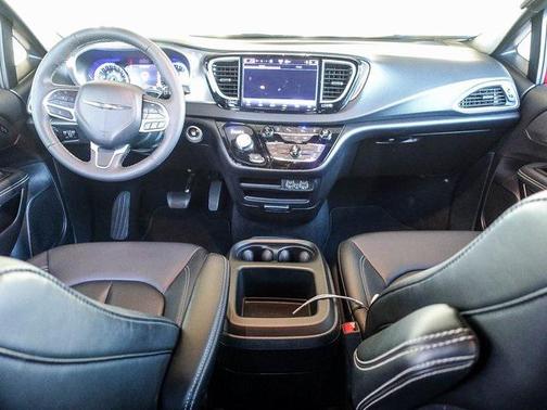 2025 Chrysler Pacifica L