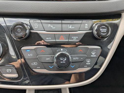Granite Crystal Metallic 2023 Chrysler Pacifica Touring L