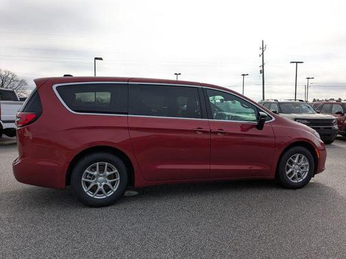 Red Hot Pearlcoat 2026 Chrysler Pacifica L