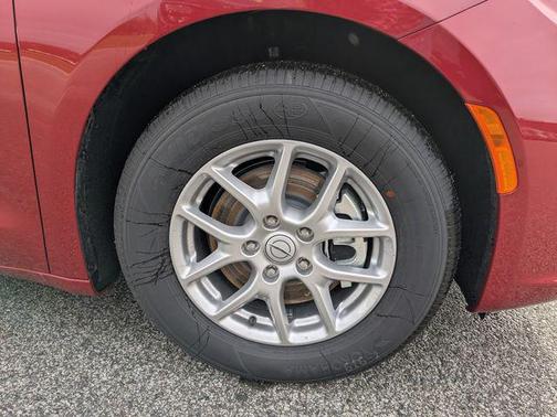 Red Hot Pearlcoat 2026 Chrysler Pacifica L