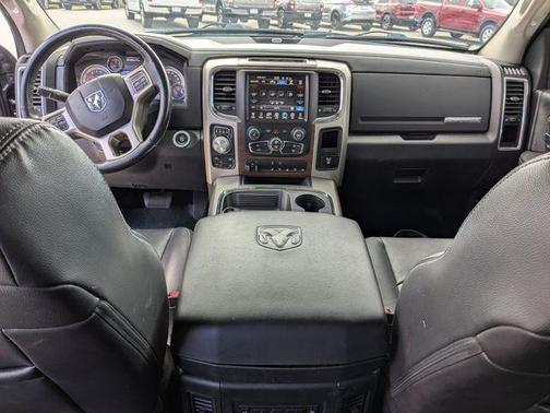 Brilliant Black Crystal Pearlcoat 2016 RAM 1500 Laramie