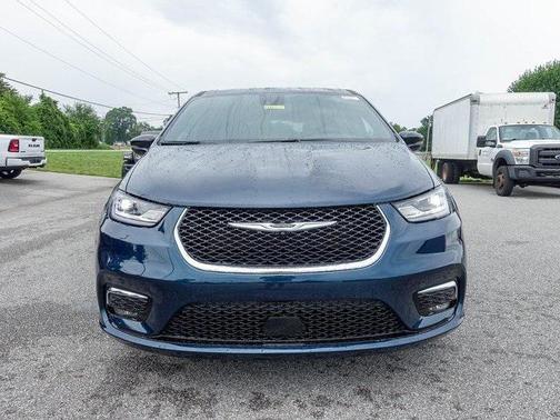 2025 Chrysler Pacifica L