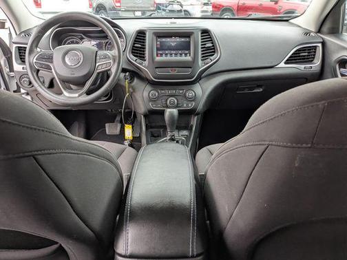 Bright White Clearcoat 2019 Jeep Cherokee Latitude