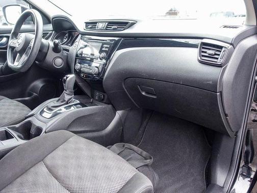 2017 Nissan Rogue Sport SV