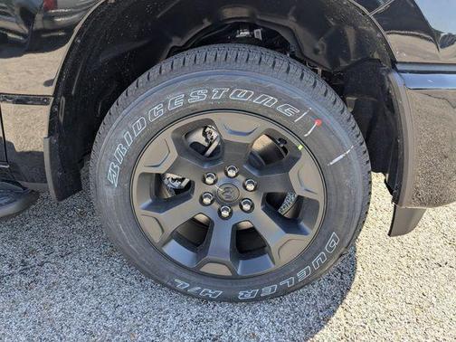Diamond Black Crystal Pearlcoat 2026 RAM 1500 Express