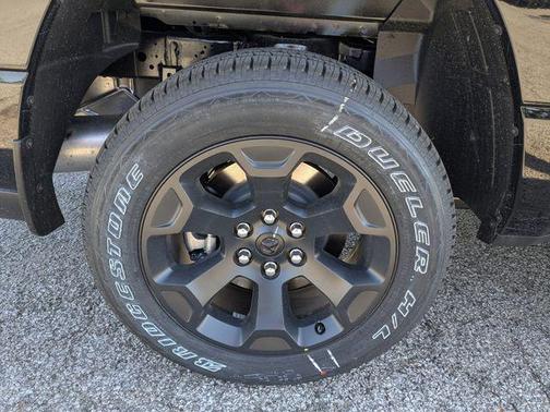 Diamond Black Crystal Pearlcoat 2026 RAM 1500 Express