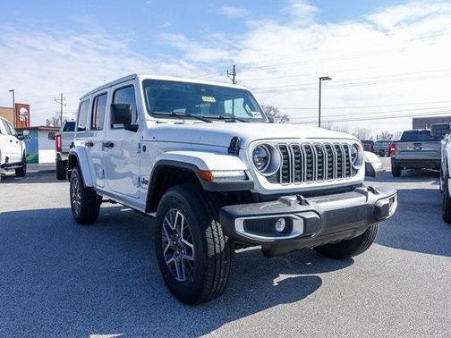 2025 Jeep Wrangler 4-Door Sahara 4x4