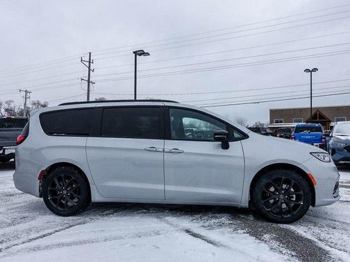 2026 Chrysler Pacifica L