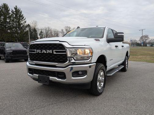 Bright White Clearcoat 2024 RAM 2500 Big Horn Crew Cab 4x4 6'4' Box