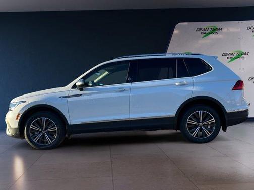 2024 Volkswagen Tiguan 2.0T Wolfsburg Edition