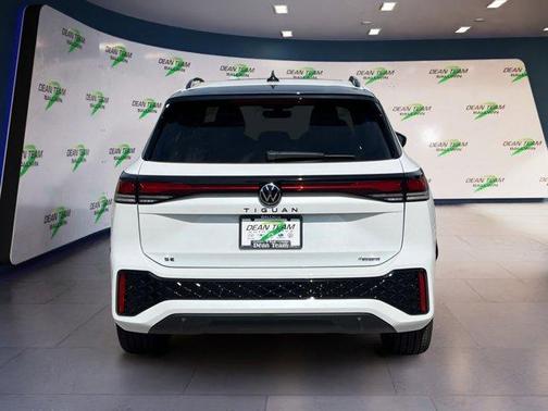 2025 Volkswagen Tiguan 2.0T SE R-Line Black
