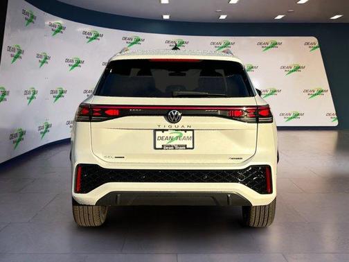 2026 Volkswagen Tiguan 2.0T SEL