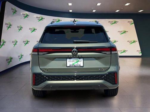 2025 Volkswagen Tiguan 2.0T SE R-Line Black