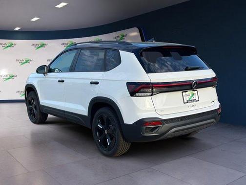 2025 Volkswagen Taos 1.5T SE Black