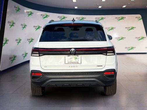 2025 Volkswagen Taos 1.5T SE Black