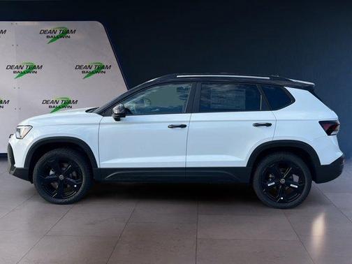 2025 Volkswagen Taos 1.5T SE Black