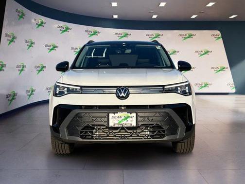 2025 Volkswagen Taos 1.5T SE Black