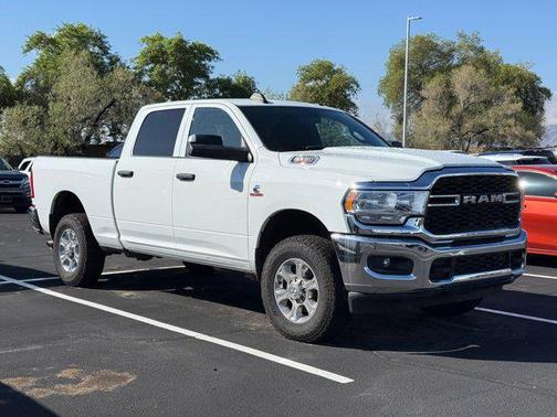 2022 RAM 2500 Tradesman Crew Cab 4x4 6'4' Box
