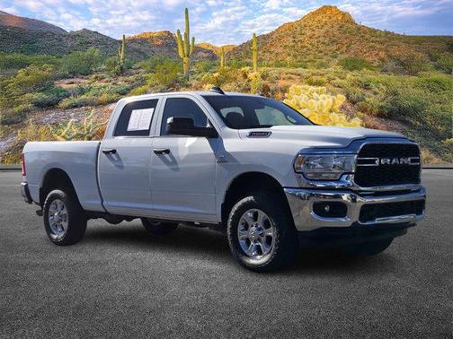 2022 RAM 2500 Tradesman Crew Cab 4x4 6'4' Box