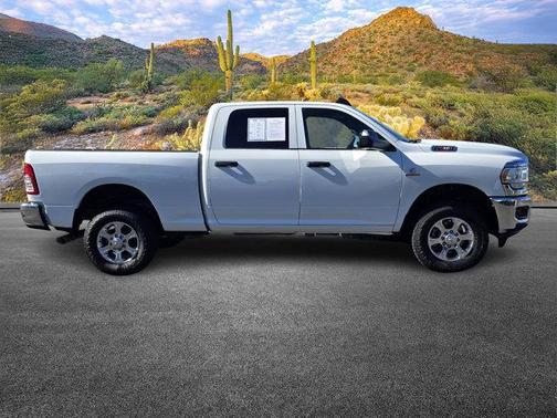 2022 RAM 2500 Tradesman Crew Cab 4x4 6'4' Box