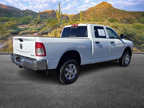2022 RAM 2500 Tradesman Crew Cab 4x4 6'4' Box